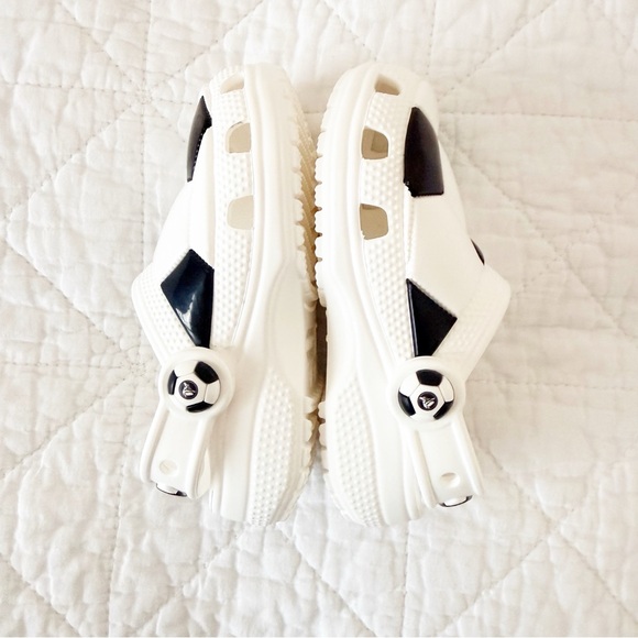 NEW CROCS Kids Classic Soccer Ball Clog Black White 9 NWOT - Picture 5 of 7